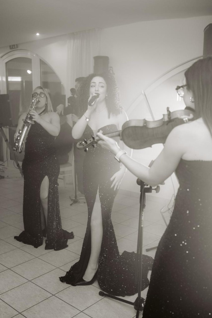 Harmony Chic live — sax, voce e violino